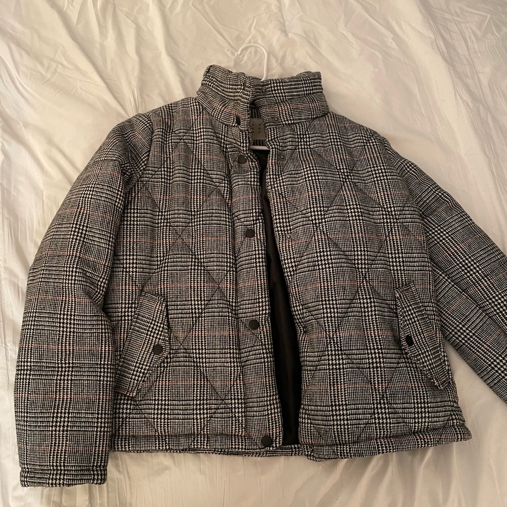 Short puffer coat!
